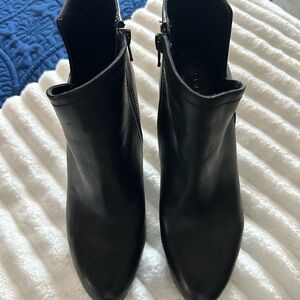 Elegant Black Ankle Boots